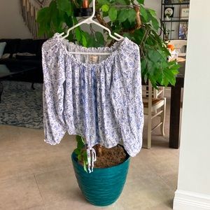 Holister white and blue floral long sleeve crop blouse Size Medium